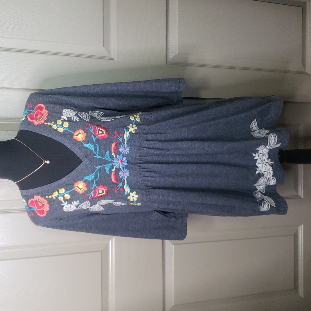 Johnny Was Gray Floral Embroidered Top